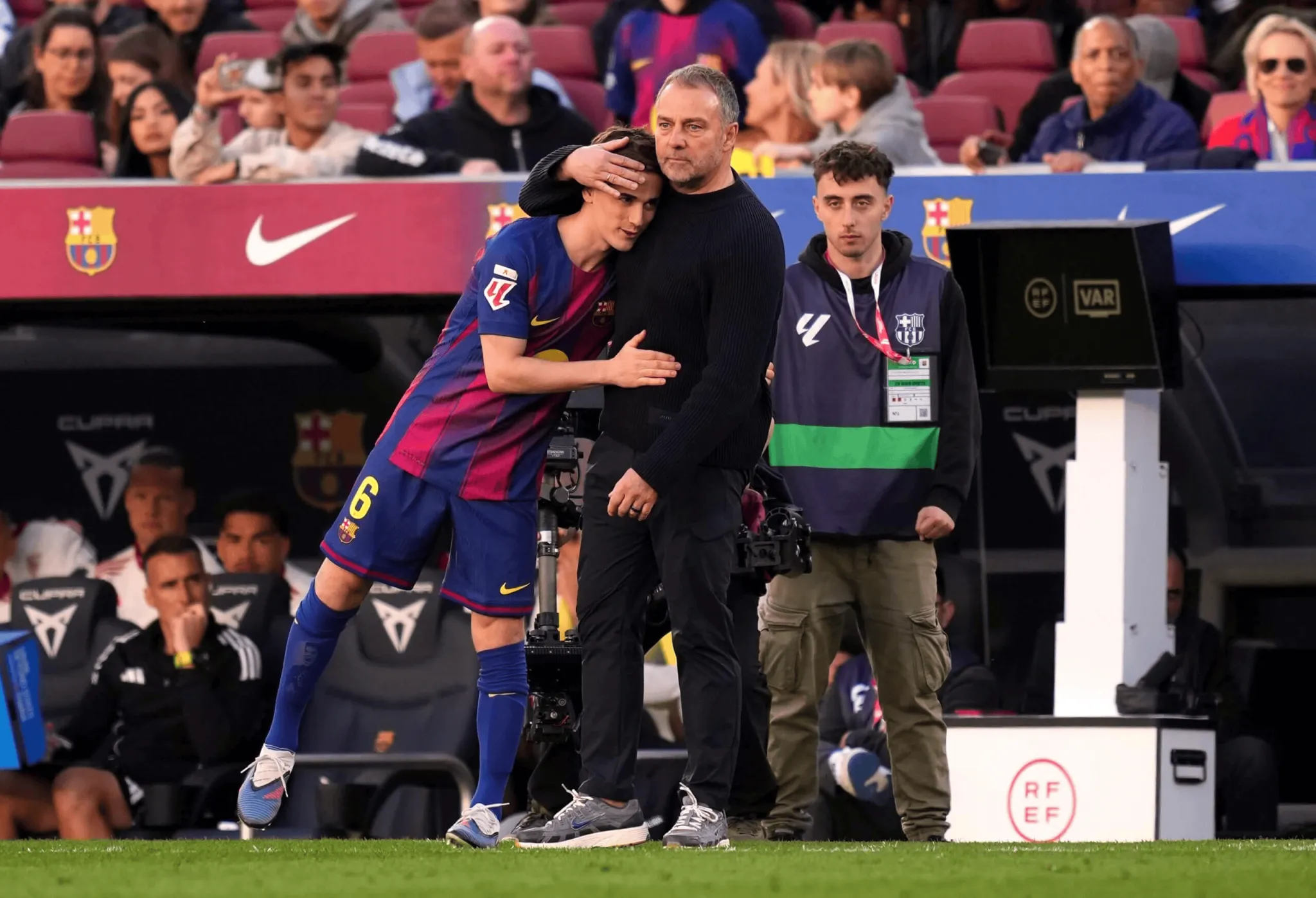 彩经网官网首页-TA:巴萨内部称弗里克真心为球员高兴,就像他们的父亲一样